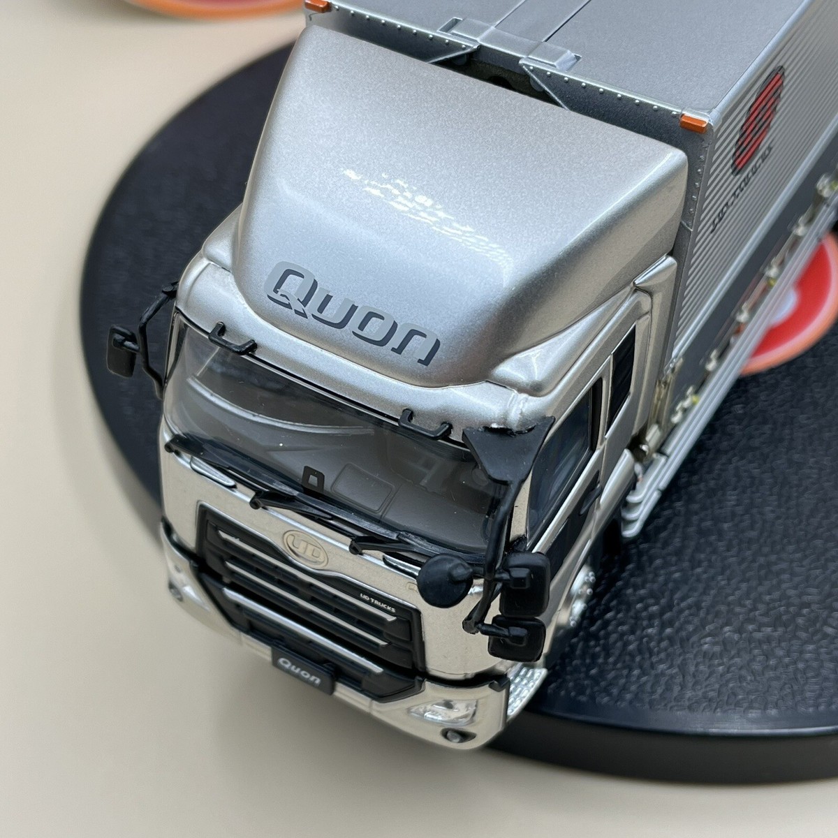 Kyosho 1/43 UD Trucks Heavy Duty Truck Quon silver Diecast model 
