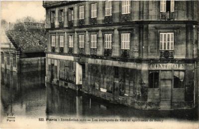 Old postcard AK PARIS 12th Flood 1910 Les entrepots de vons et spirits (673565)