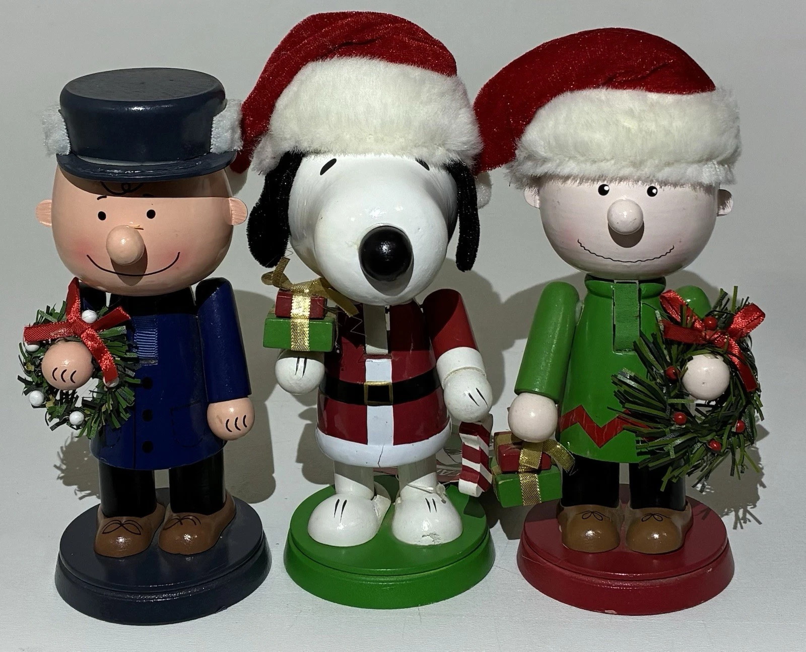 PEANUTS, CHARLIE BROWN AND SNOOPY IN SANTA HAT, Christmas Wooden Nutcrackers 9”
Opens in a new windo