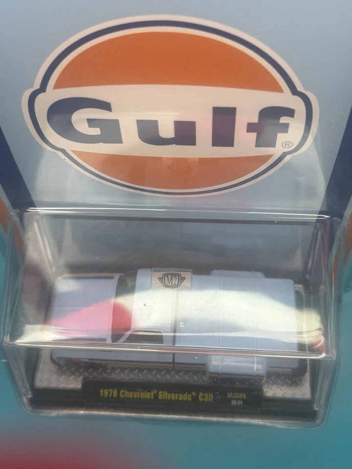 CHASE - M2 Machines 1:64 1978 Chevrolet Silverado 30 Custom GULF – Blue – MiJo - Image 3 of 4