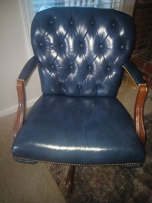 Georgetown Tufted Swivel Tilt Chair