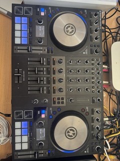 Native Instruments Traktor Kontrol S4 MK3 DJ Controller with Decksaver