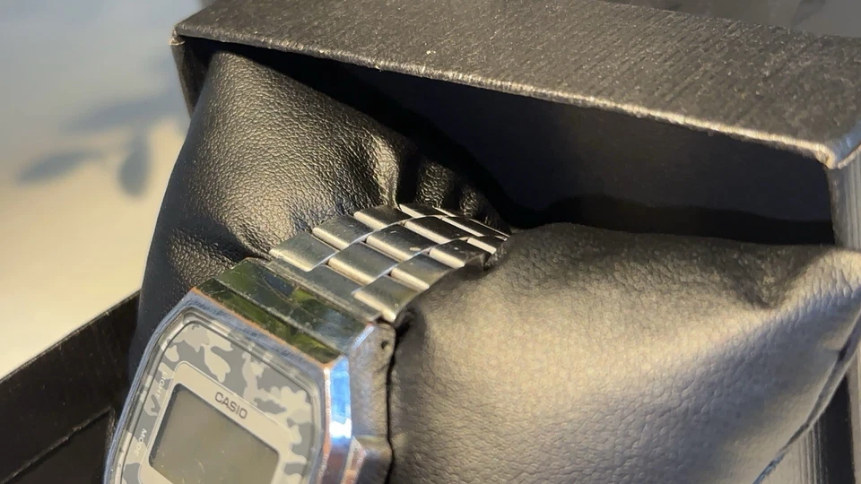 Casio Vintage Digital A168WEC-1EF - Excellent Condition - Classic Style Watch, photo 2 of 4