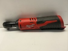 Cliquet sans fil Milwaukee M12 2457-20 12V Li-Ion 3/8'' - Rouge 🛑POUR PIÈCES