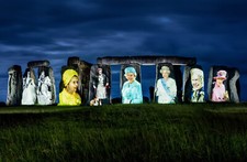 QUEEN ELIZABETH II PLATINUM JUBILEE "STONEHENGE IMAGES" FRIDGE MAGNET 5" X 3.5"