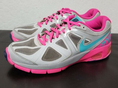 nike women's flat sneakers