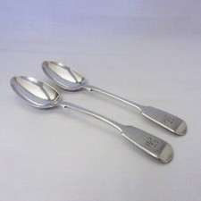 Coppia di cucchiai vittoriani in argento massiccio, 40 grammi, Londra 1871