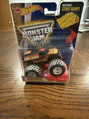 2016 Hot Wheels Monster Jam Truck 1:64 Inferno Mud Treads Includes Stunt Ramp