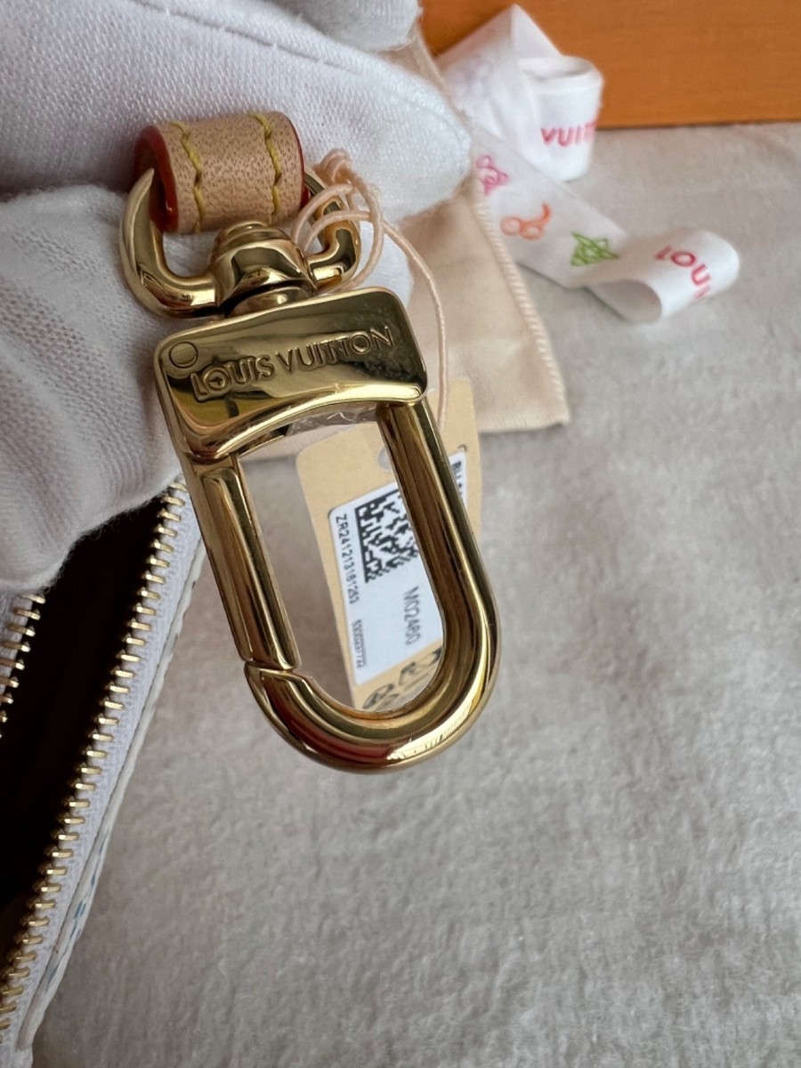 お*し様 ルイヴィトン Louis Vuitton x Murakami LV x TM Micro Pochette Bag Charm White