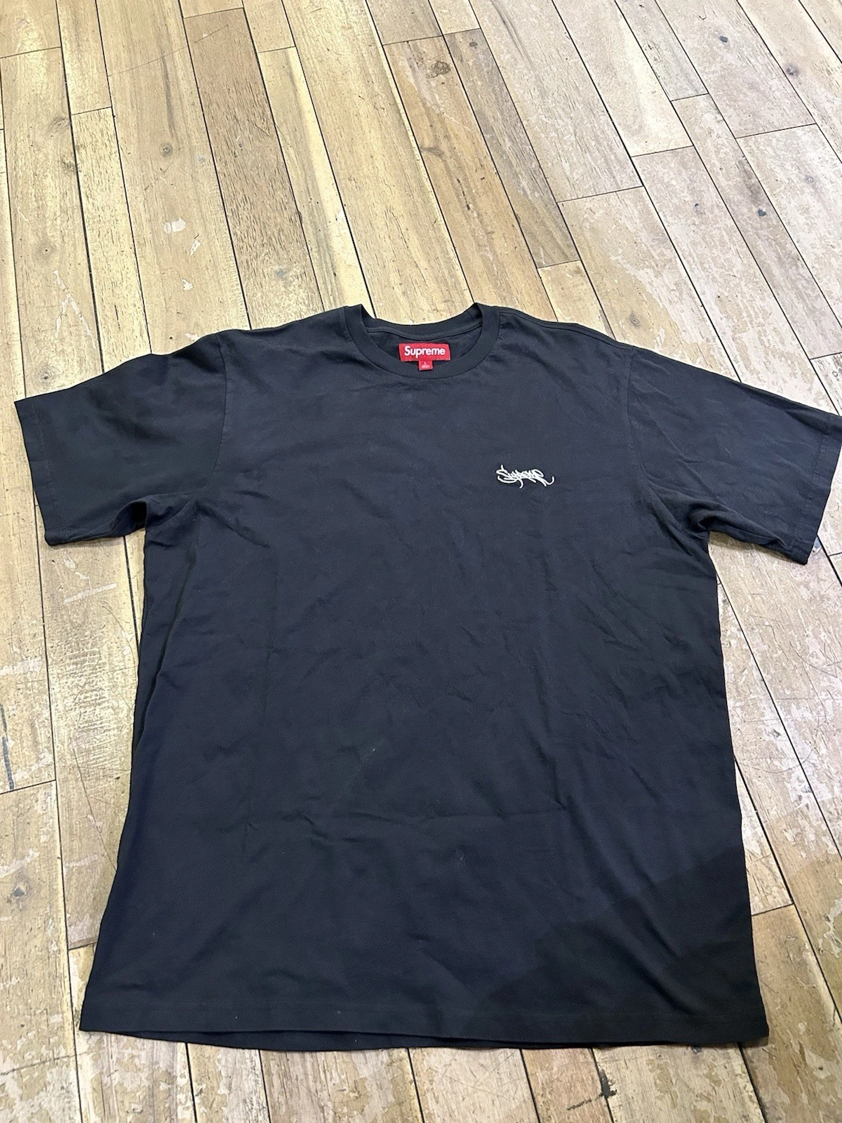 Taille L   T shirt lavé avec étiquette suprême   Noir