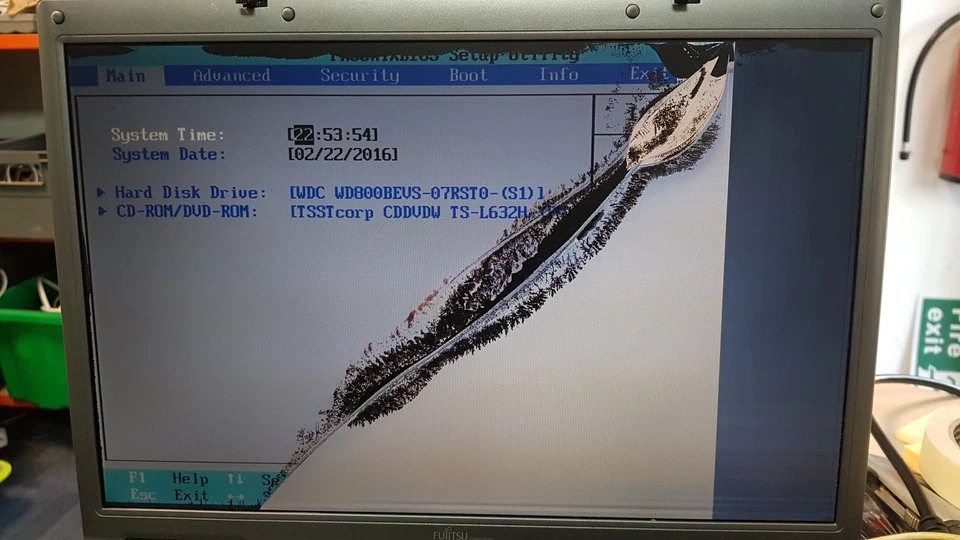 CRACKED SCREEN! Fujitsu esprimo v5535 15.4" Laptop Intel Celeron 540 - Image 4 of 4