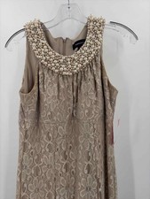 Pre-Owned R&M Richards Tan Size 6 Lace Maxi Evening Gown