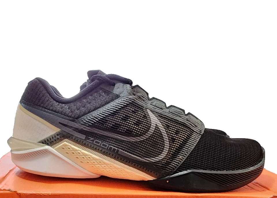 Nike® Para hombres 8.5 M Zoom Metcon Turbo 2 Zapatos de Entrenamiento/Entrenamiento en Negro/Blanco Foto 3 de 4