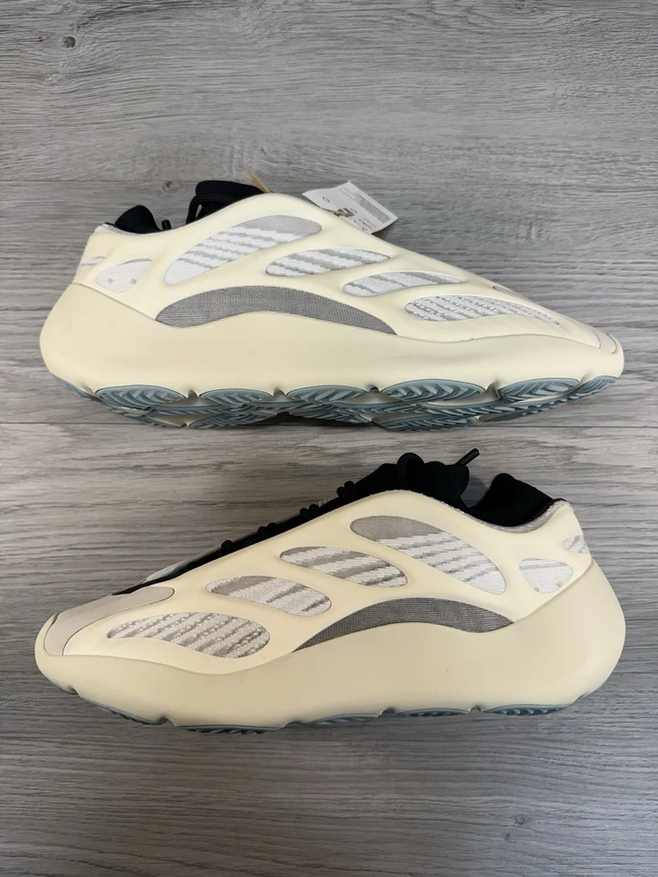 阿迪达斯 Yeezy Boost 700 V3 Azael - 尺码 10.5 — 第 2/4 张图片