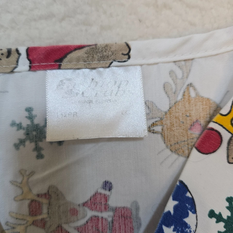 SB Scrubs Womens Scrub Top Size L Christmas Reindeer  Pockets V neck Pre-owned - Image 4 of 4