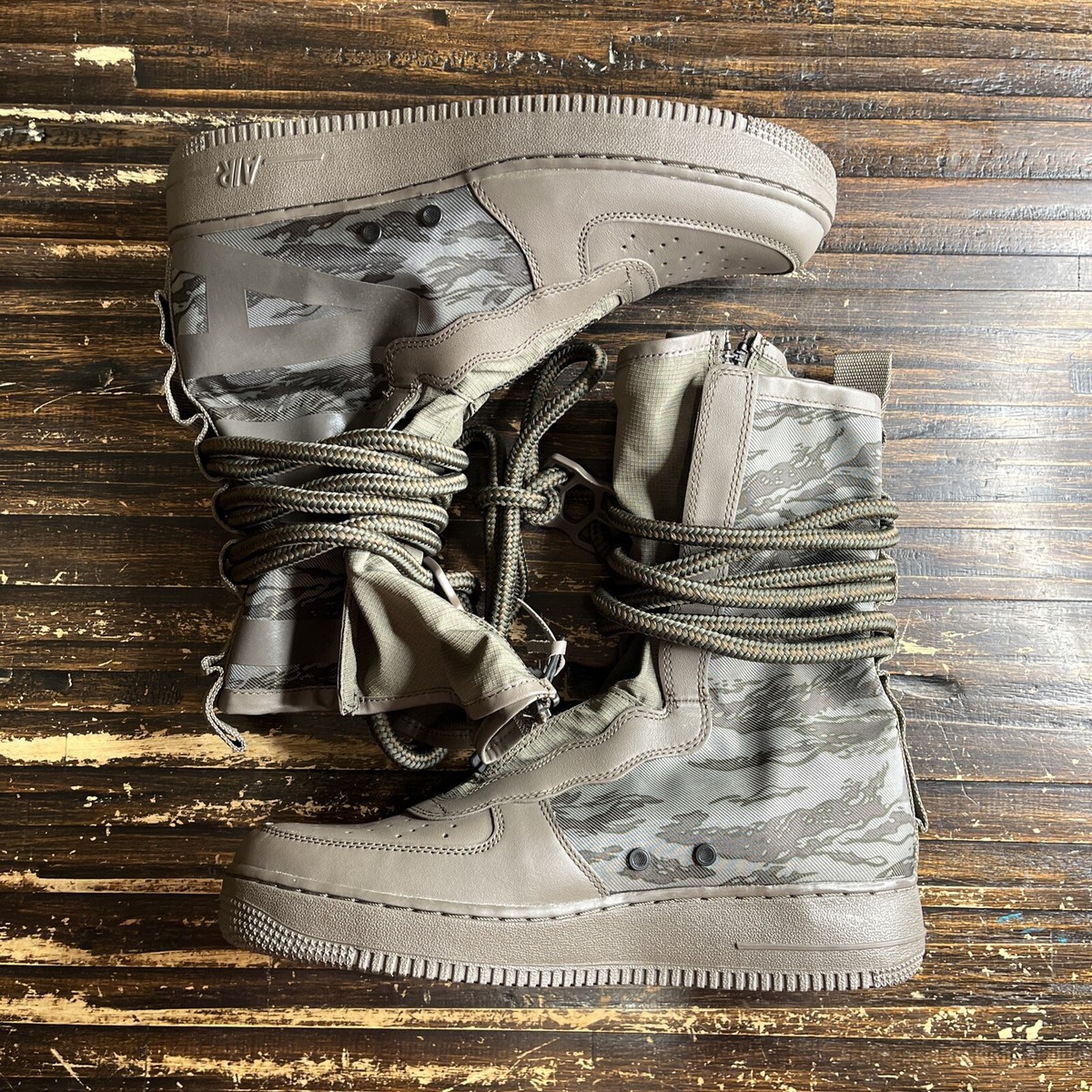 Brand new NIKE SPECIAL FIELD AIR FORCE in 26cm size