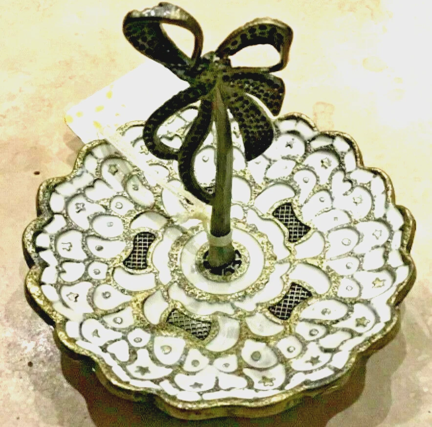 Cynthia rowley ring holder clearance