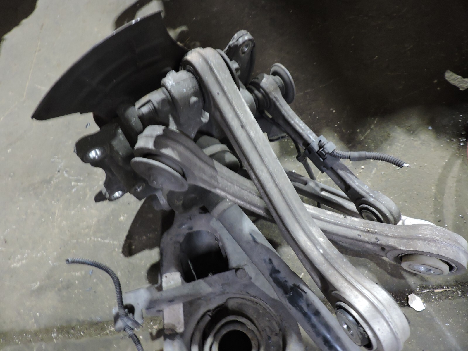 2014-17 MASERATI GHIBLI REAR PASSENGER KNEE ASSEMBLY