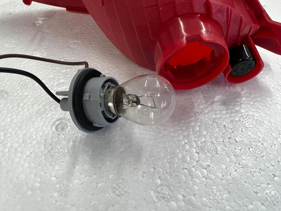 Красный задний бампер для Hyundai Tucson /ix35 2010-2014 правая сторона под правую руку - Изображение 4 из 4