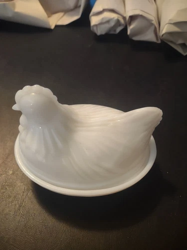 VINTAGE HAZEL ATLAS MILK GLASS HEN/NEST BOWL