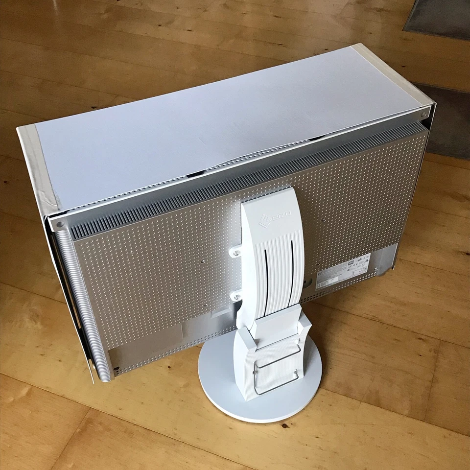 EIZO ColorGraphic Monitor CE240W/24“/10-Bit-LUT/ Made in Japan / hardwarekalib. - Bild 3 von 4