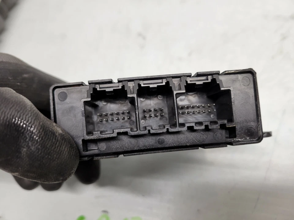 2010-2012 凯迪拉克 Srx Park 辅助控制模块 — 第 3/4 张图片