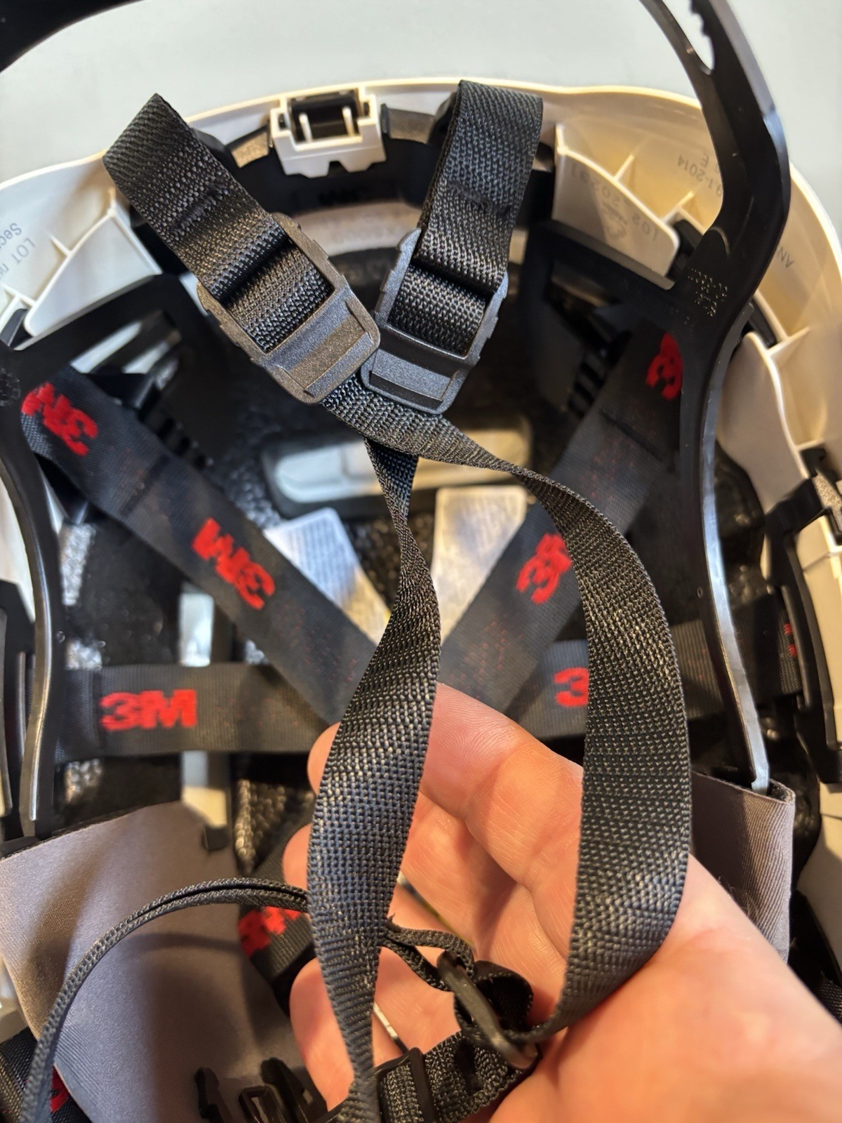 3M SecureFit Safety Helmet White X5001-ANSI Climbing Style Ratchet X5000 Size 50