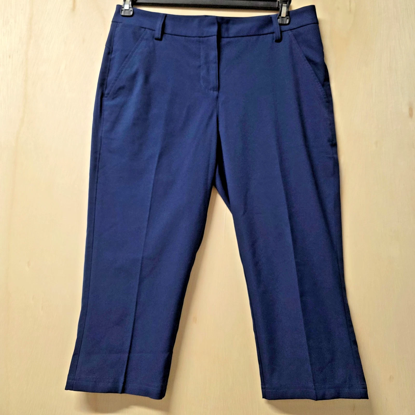 Puma 8 Womens Navy Golf Capri Pants PWRShape Stretch Cropped Activewear
Opens in a new window or tab