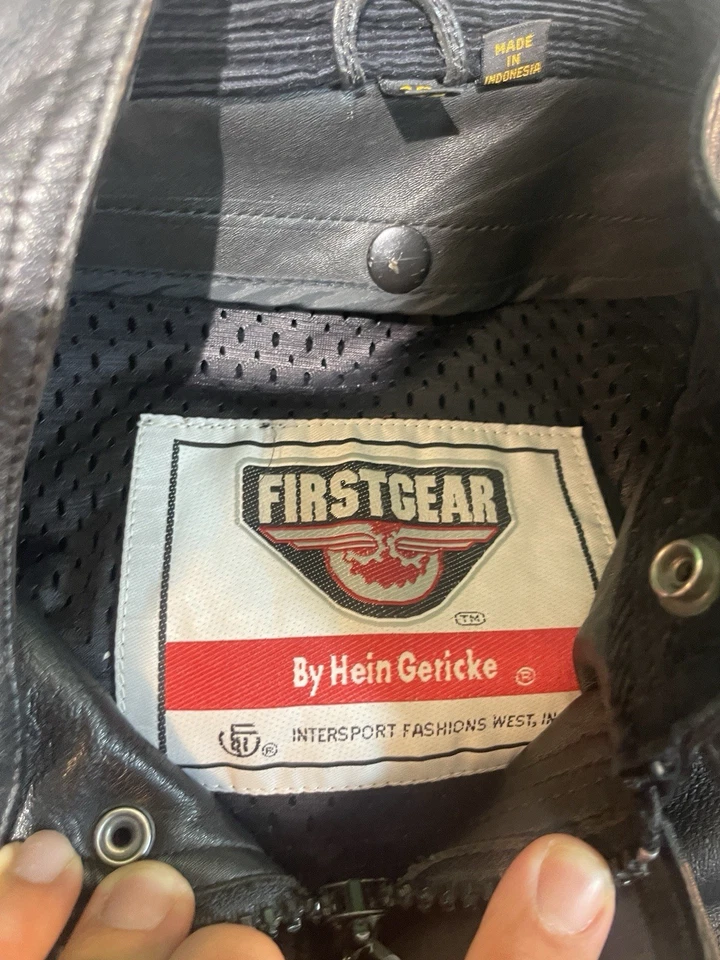 Винтажная мужская черная мотоциклетная кожаная куртка FIRSTGEAR размер -46 высокая - Изображение 3 из 4