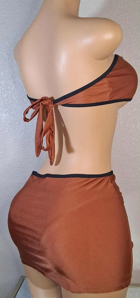 Conjunto feminino de 2 peças: biquíni com saia de cobertura tamanho M - Imagem 4 de 4
