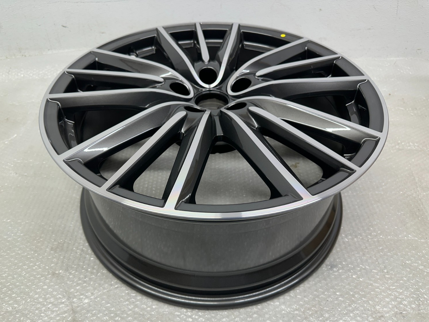 Maserati Quattroporte 2021-2024 Front Wheel P/N 670123471