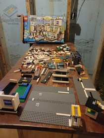 LEGO City: Police Headquarters (7744) INCOMPLETE - BOX IS INCLUDED No Manual