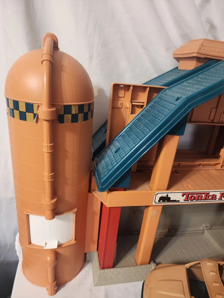 Tonka Farms Granero Camión Silo Granja Casa Granja 1995 Juego Foto 3 de 4