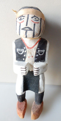 Antiker 7'' Hopi Kachina, cooler Kerl mit Westen, Taschen, Knöpfen