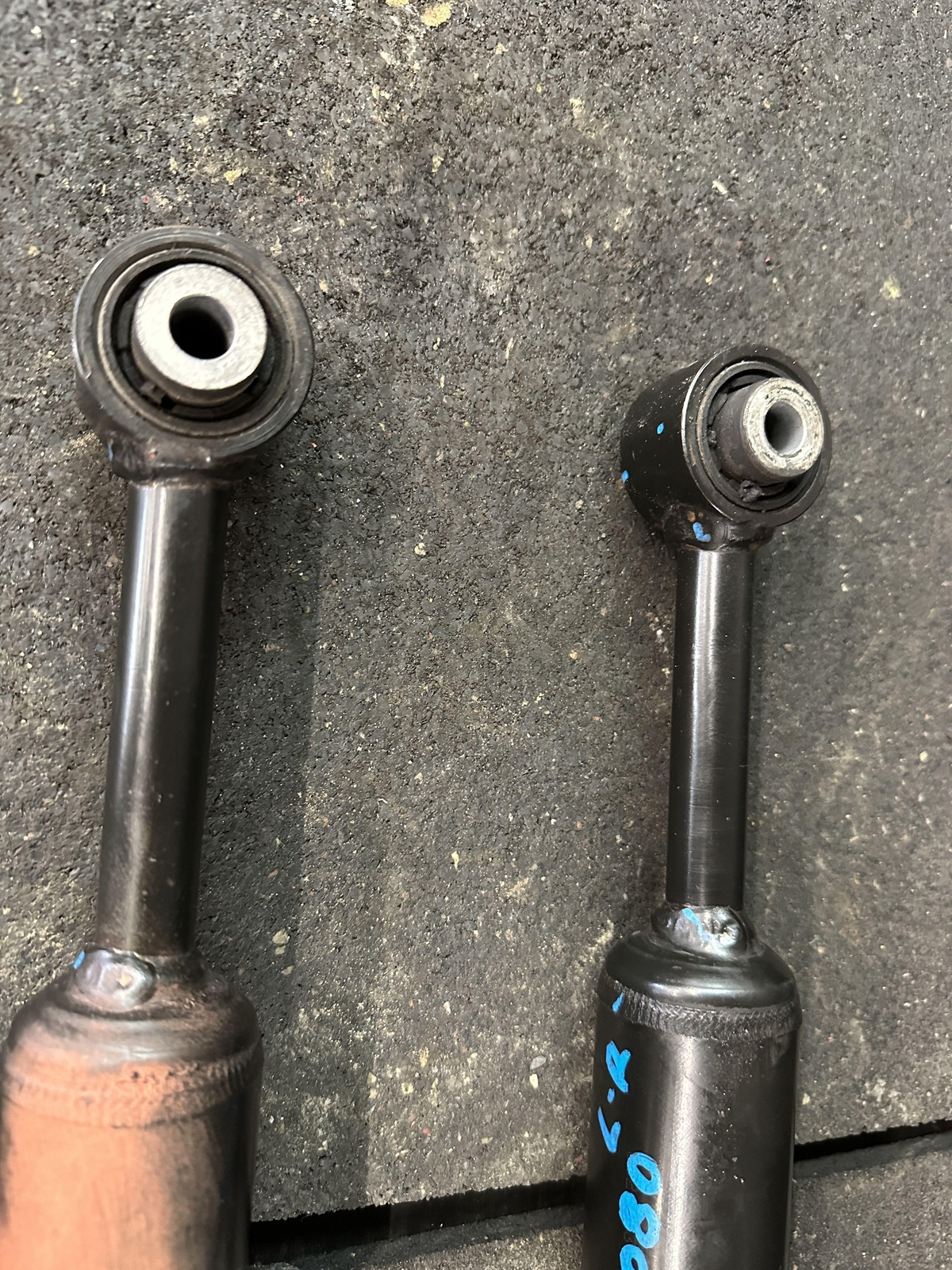 14-17 MASERATI GHIBLI REAR LEFT & RIGHT SUSPENSION STRUT SHOCK ABSORBERS