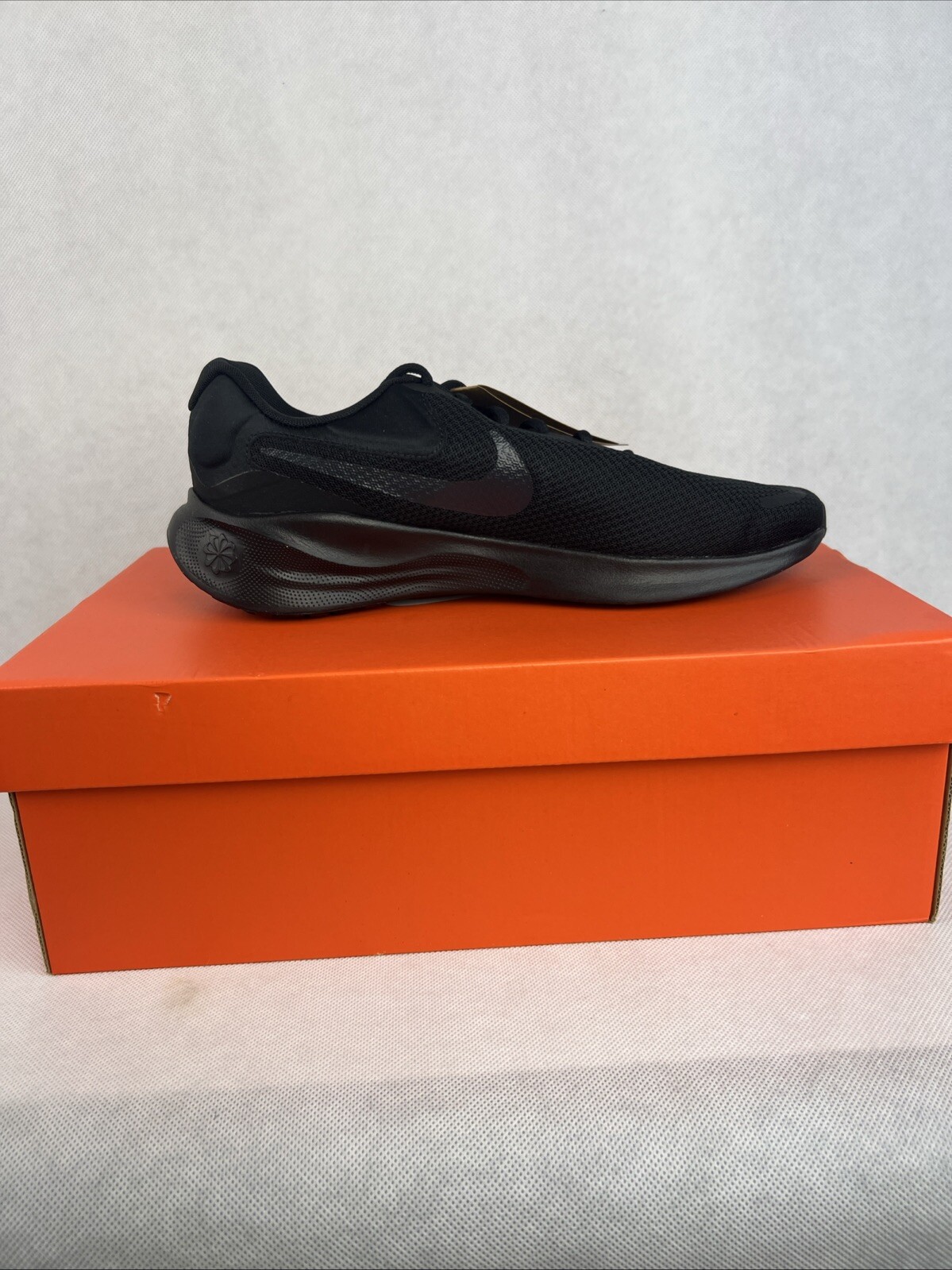 Size 10.5 - Nike Revolution 7 Black Off Noir