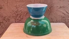 2 Pyrex Nesting Bowls 401 and 403 vgc