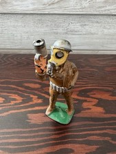 BARCLAY MANOIL vintage gas MASK SOLDIER WITH HANDGUN 778 1940'S Metal Figure