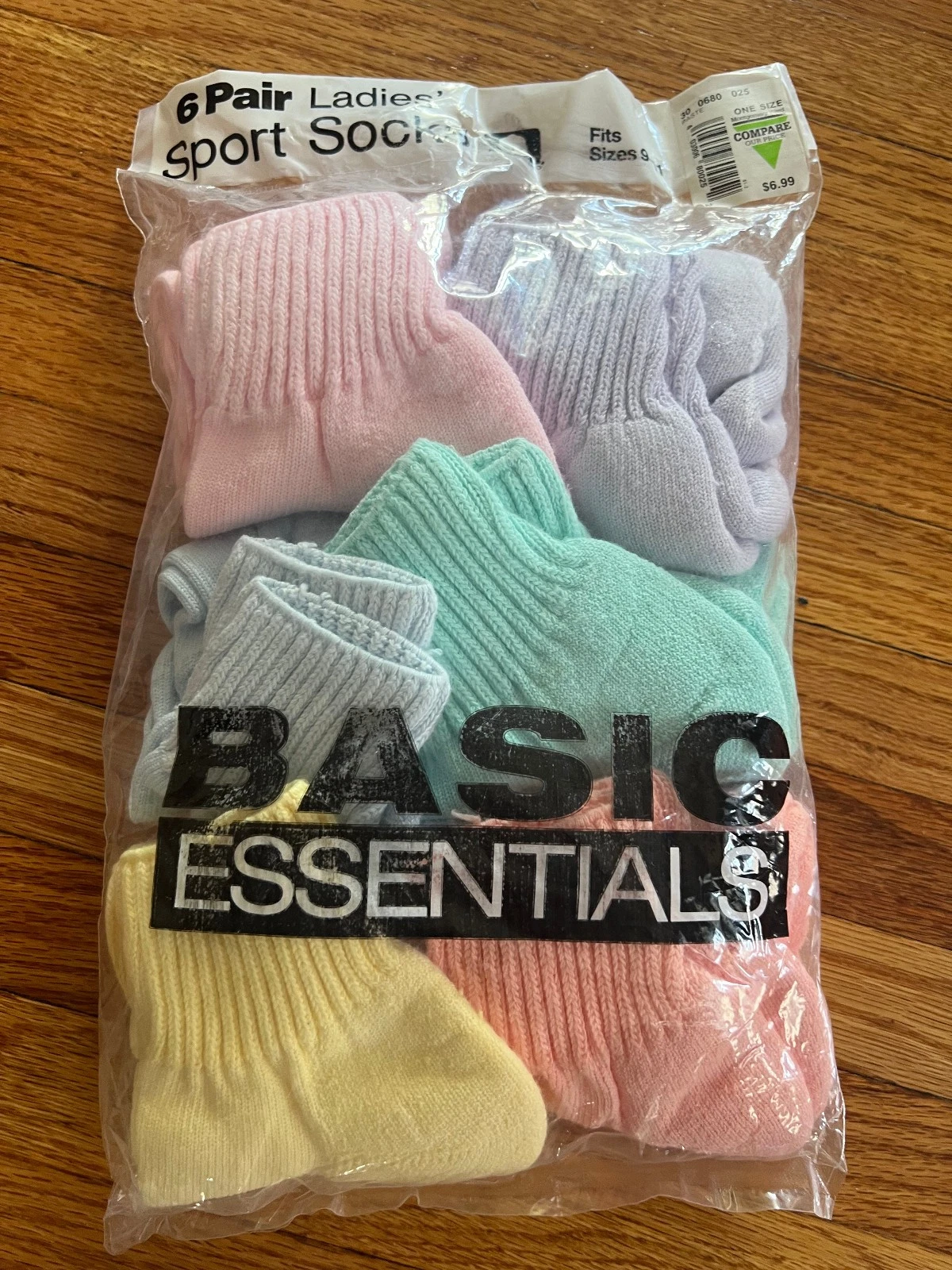 Basic Essentials Vintage Pastel Sock Package Vintage Womens 6 Pair Sport Socks
Opens in a new window