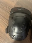 black Skatewiz Protect-1 knee pads featuring a durable protective shell — photo 2