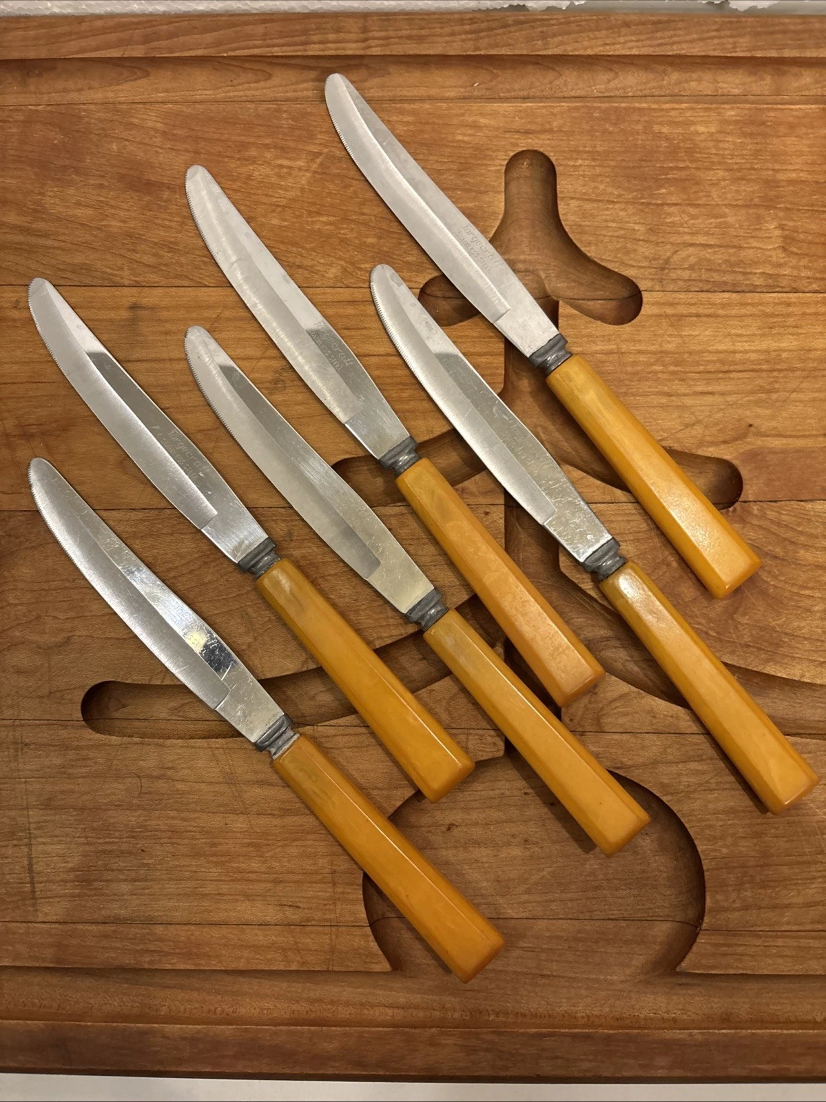 Set 6 Vintage Forgecraft Butterscotch Swirl Bakelite Handled Serrated Knives
Opens in a new window o