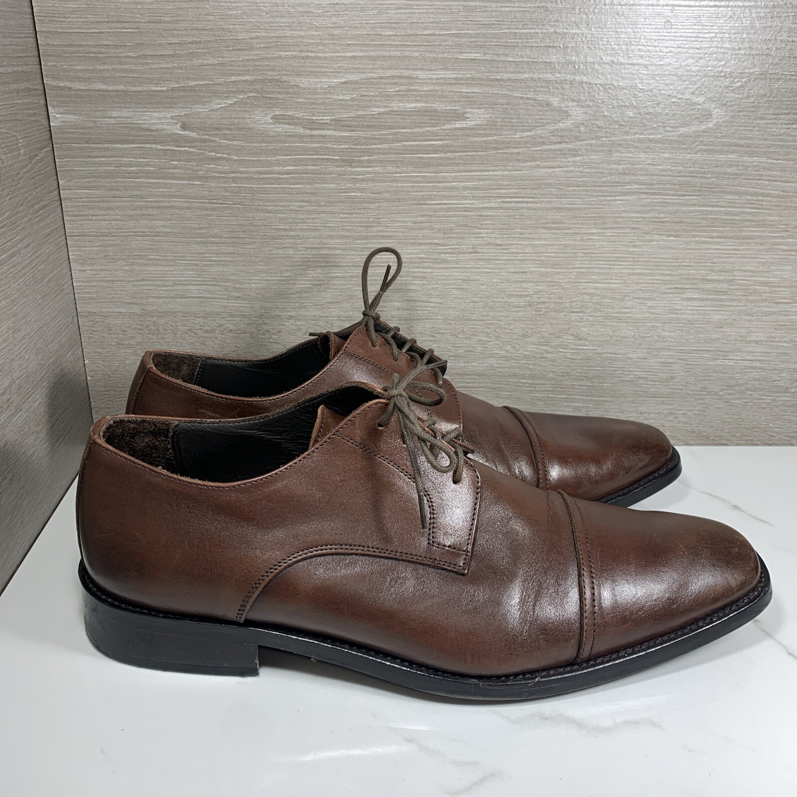 SAOLA Scarpe eleganti da derby da uomo Adam Derrick Cap Toe taglia 10 5 Italia $295