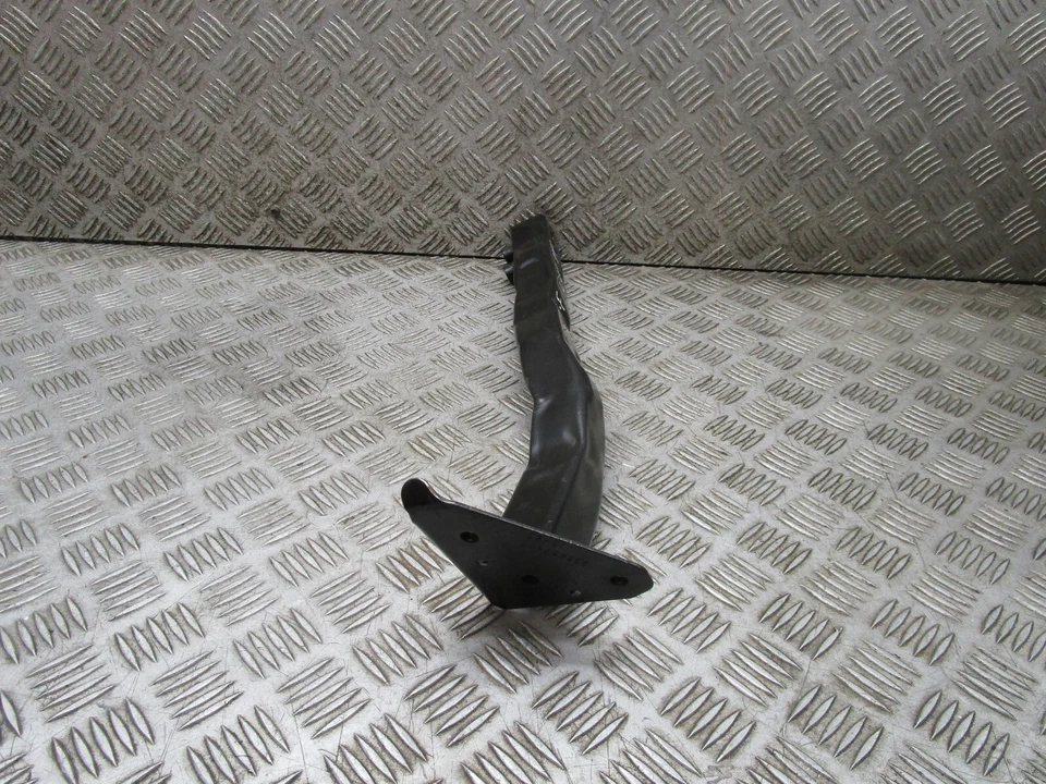 Renault Clio 2021 lado del pasajero subchasis delantero soporte de extensión 255467 Foto 3 de 4