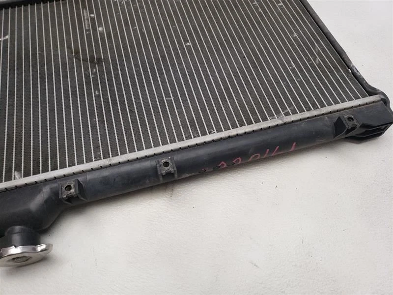 Radiador 90-97 Mazda MX-5 Miata OEM BPE815200 Foto 3 de 4