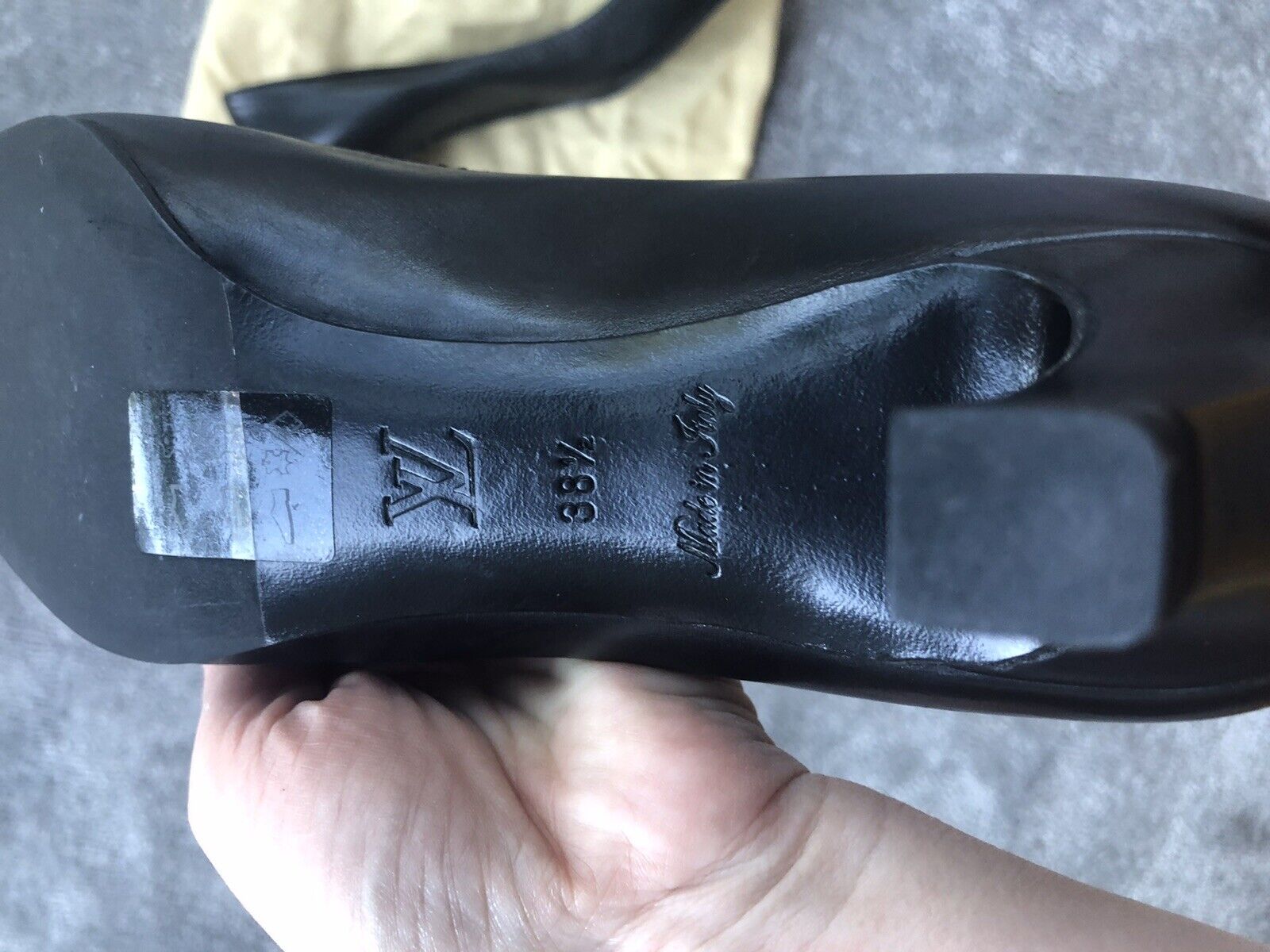 Louis Vuitton Black Smooth Leather Uniformes Pumps Size 7.5/38