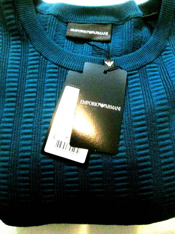 ETIQUETA NEGRA EMPORIO ARMANI-VERDE AZULADO COSTILLA VISCOSA TEJIDO A MANO-$300-2XL Foto 2 de 4