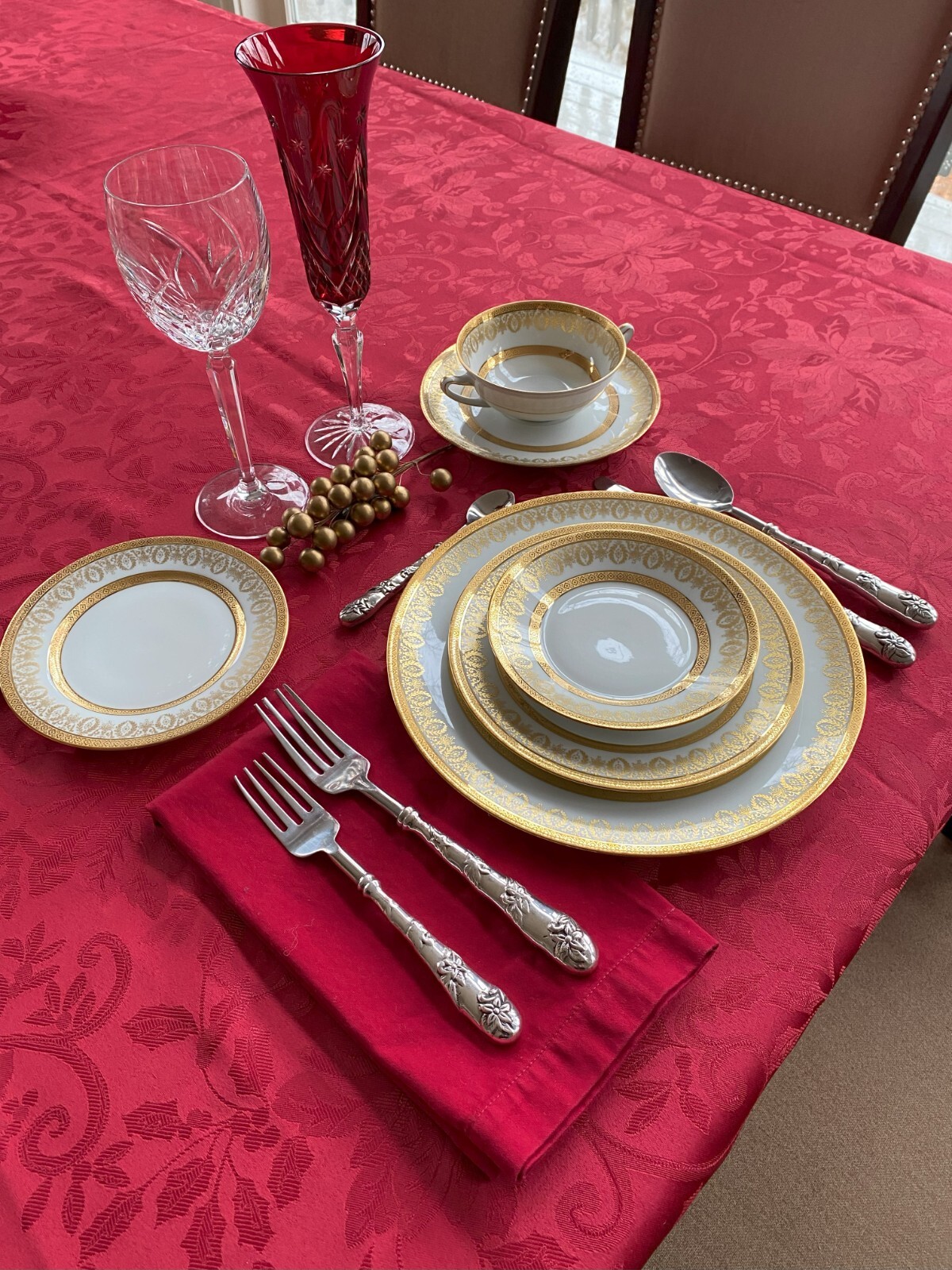 60 piece table ready condition, neutral set gold trim,CH Field Haviland