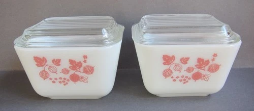 Pyrex Pink Gooseberry 501-B 1 1/2 Cup Refrigerator Dish & Lid - Pair