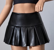 NWOT SHEIN Women s Black Faux Leather Pleated Mini Skirt with Undershort XS / 2