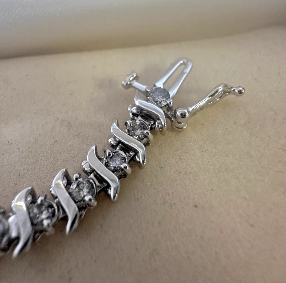 Gorgeous S Diamond Tennis Bracelet from Zales in Excellent Condition with Box :) - Image 4 of 4
